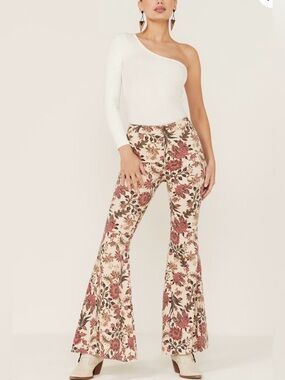 NWT WE THE FREE Boho Floral  Wide flare jeans crop length stretch  rare  Sz 28
